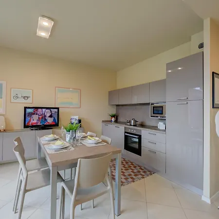 La Casa Di Gioia - Shared Pool & View - Happy Appartement *