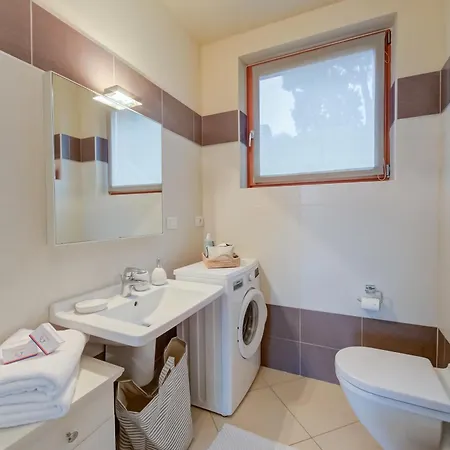 La Casa Di Gioia - Shared Pool & View - Happy * Toscolano Maderno