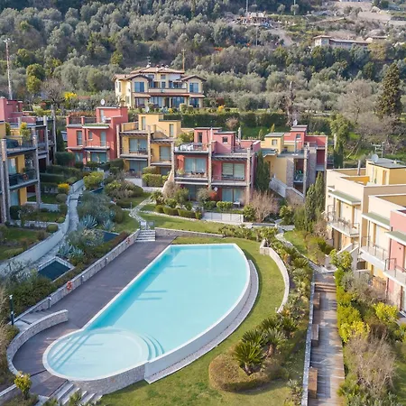 La Casa Di Gioia - Shared Pool & View - Happy * Toscolano Maderno