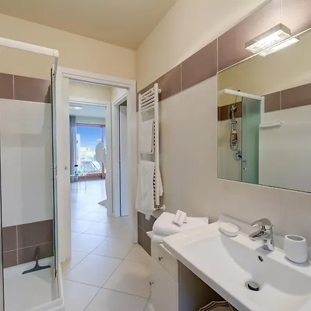 La Casa Di Gioia - Shared Pool & View - Happy *